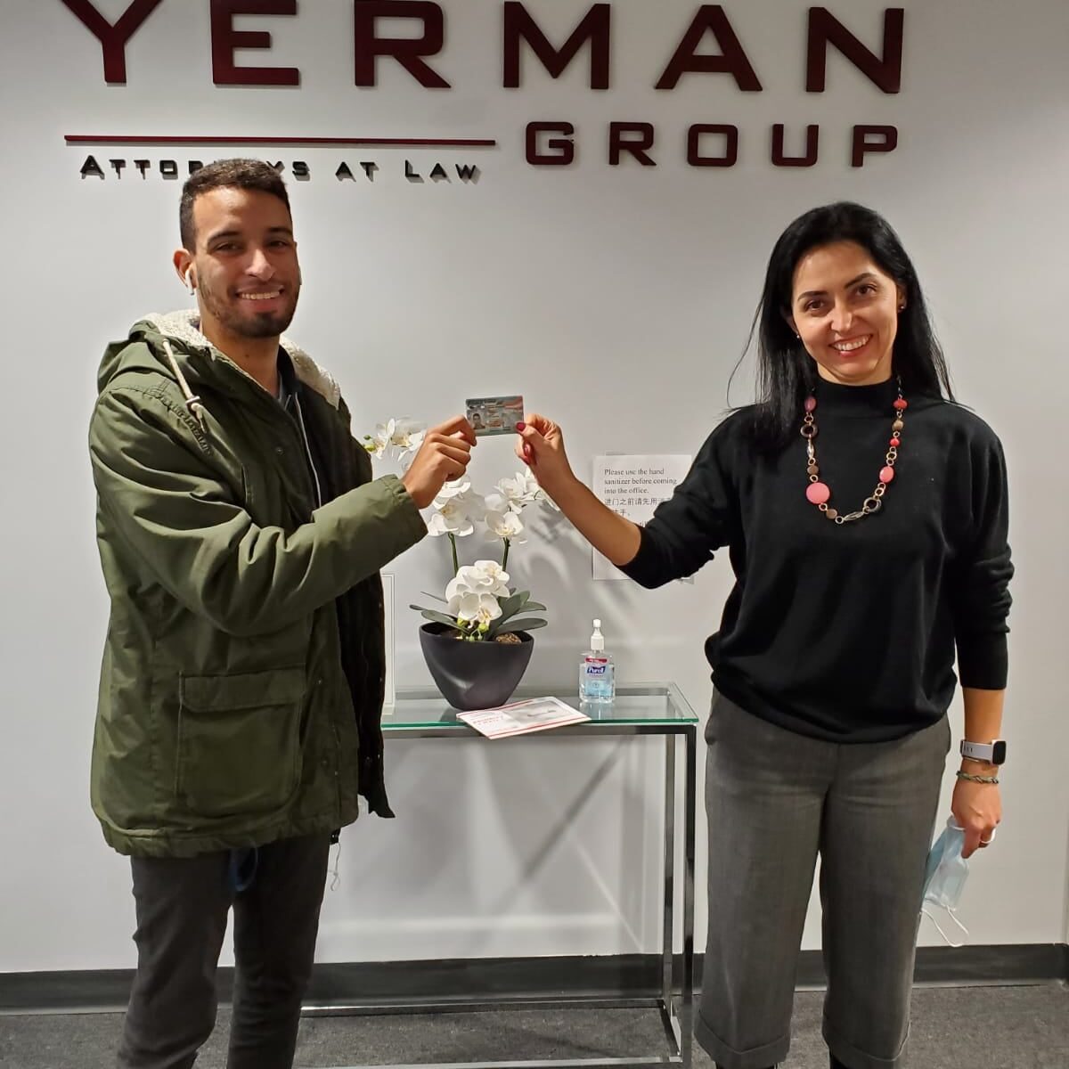 Felicidades Rafael!! El ha recibido su Tarjeta de Residencia, la cual obtuvo a t...