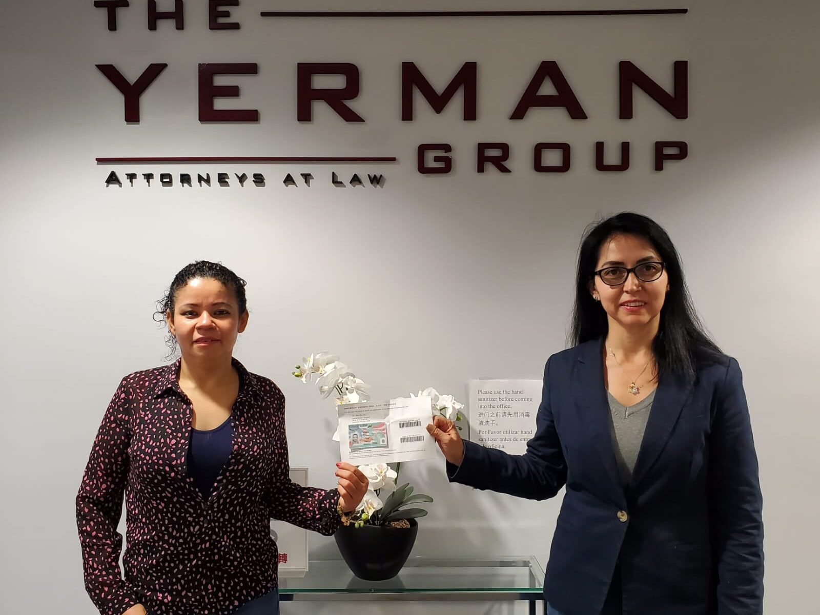 Tarjeta de Residencia para Norma, felicidades!! gracias por habernos confiado su...