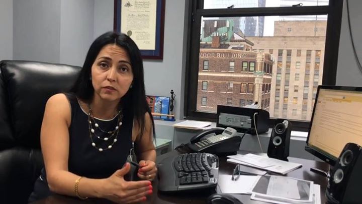 Inmigración cambió las prioridades en las aplicaciones. Un error podría llevar a estar frente a un juez. Escucha sobre lo que puedes hacer.