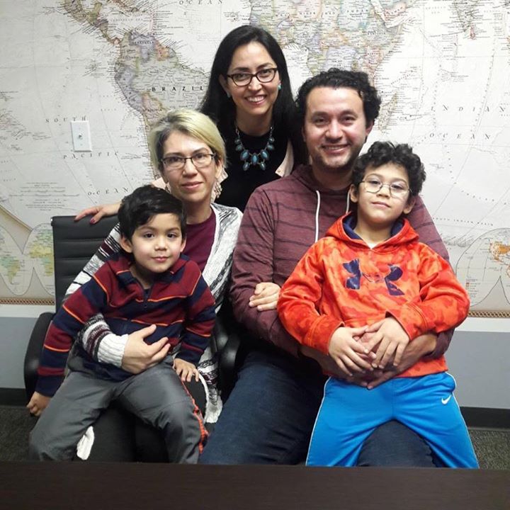 Felicitaciones a nuestros clientes no tenían estatus en los EE. UU. Por más de 1