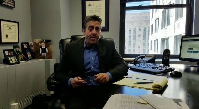 Si tienes familia en el ejercito de EU podrias obtener la residencia permanente y  eventualmente ciudadania